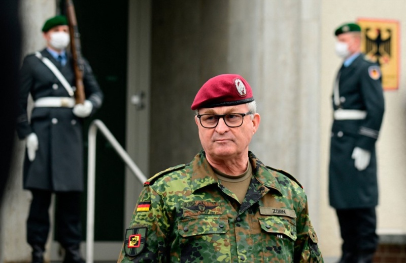 Tổng thanh tra quân đội Đức – tướng Eberhard Zorn (ảnh: Kyiv Post)