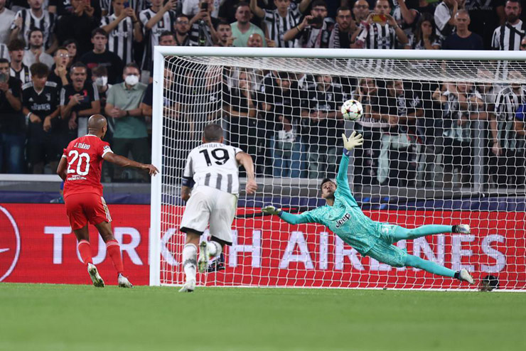 Joao Mario sút phạt đền quyết đoán để gỡ hòa cho Benfica