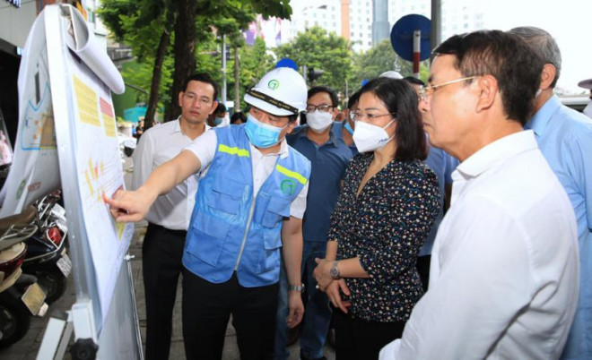 Phó Bí thư Thường trực Thành ủy Nguyễn Thị Tuyến nhận định, việc hoàn thành tuyến đường sắt số 3 liên quan tới uy tín của Hà Nội, bởi đây là dự án sử dụng vốn vay ODA.