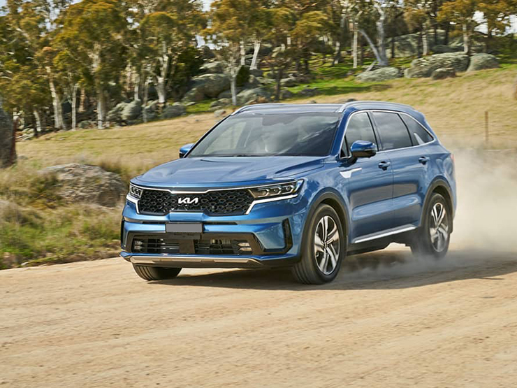 Giá xe KIA Sorento niêm yết và lăn bánh tháng 9/2022