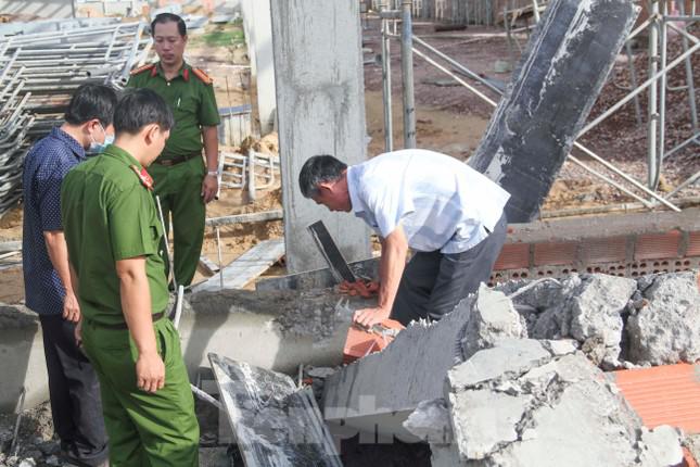 Đến sáng 16/9, các lực lượng chức năng vẫn đang tiếp tục khám nghiệm hiện trường. Ảnh: Trương Định