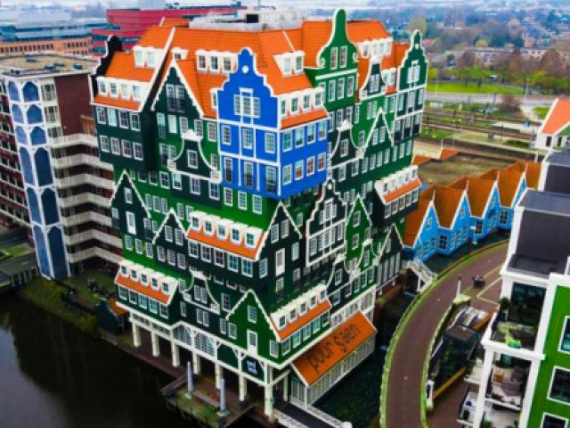Đến Hà Lan trải nghiệm khách sạn độc đáo như một món đồ chơi Lego cỡ lớn