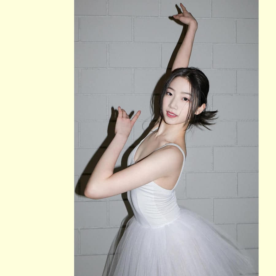 Kazuha vốn là vũ công ballet trước khi chuyển hướng làm thần tượng.