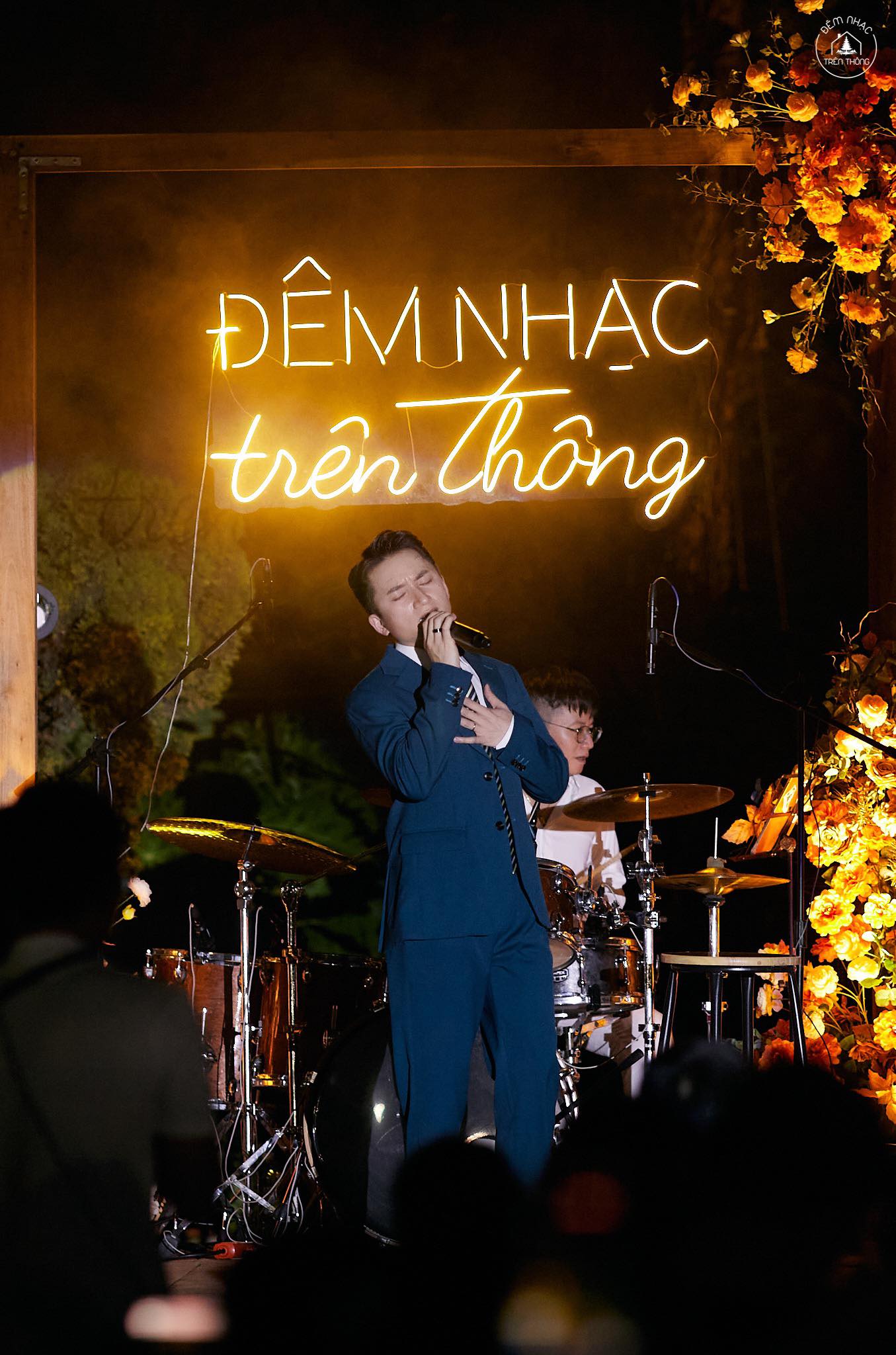 &nbsp;Phan Mạnh Quỳnh biểu diễn tại sân khấu “Đêm Nhạc Trên Thông”