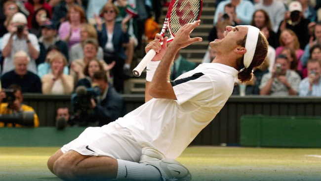 Ăn mừng cảm xúc khi đánh bại Andy Roddick và vô địch Wimbledon 2004.
