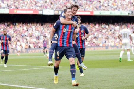 Video bóng đá Barcelona - Elche: Lewandowski rực sáng, vượt mặt Real (Vòng 6 La Liga)