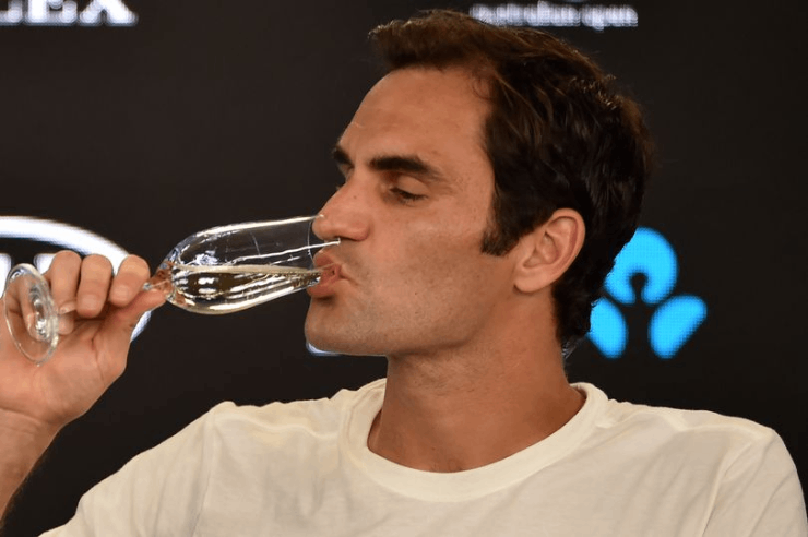 Federer từng ăn mừng chức vô địch Wimbledon 2017 bằng cách ăn nhậu tới 5 giờ sáng hôm sau