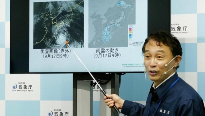 Cơ quan Khí tượng Nhật Bản (JMA) tổ chức họp báo về cơn bão Nanmadol ngày 17-9. Ảnh: &nbsp;JIJI Press