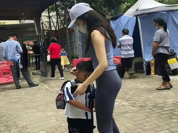 Legging tôn dáng nhưng không phải ai cùng hài lòng với kiểu trang phục này.&nbsp;
