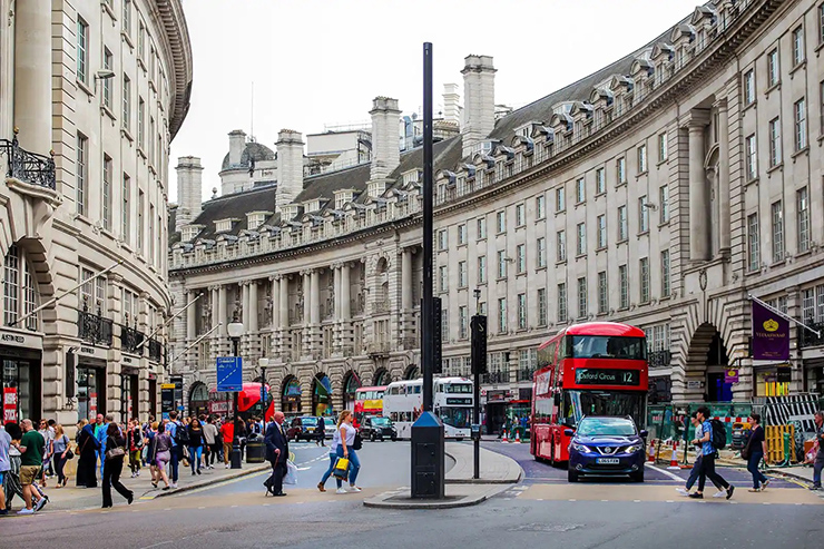 London là một trong những thành phố có sự đa dạng văn hóa cao trên thế giới, có thể được đánh giá từ thực tế là khoảng 25% cư dân của London được sinh ra bên ngoài nước Anh.&nbsp;
