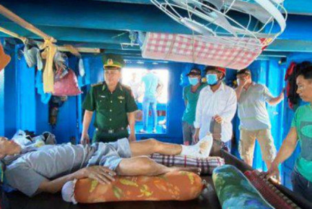 Tàu cá Quảng Ngãi bị ca nô “lạ” cướp, bắn khi đang hoạt động ở Trường Sa