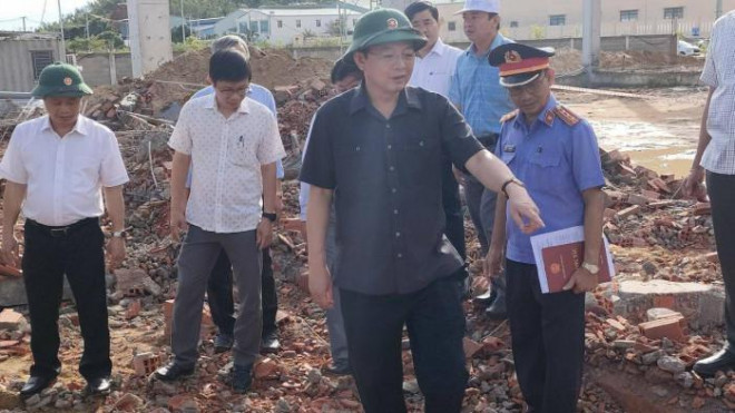 Bí thư Tỉnh ủy Bình Định Hồ Quốc Dũng kiểm tra hiện trường vụ tai nạn lao động nghiêm trọng