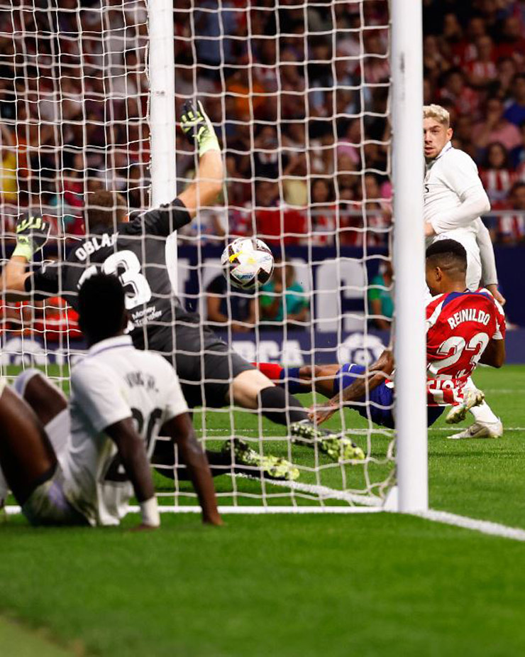 Federico Valverde dễ dàng khuất phục Jan Oblak để nhân đôi niềm vui cho "Los Blancos"