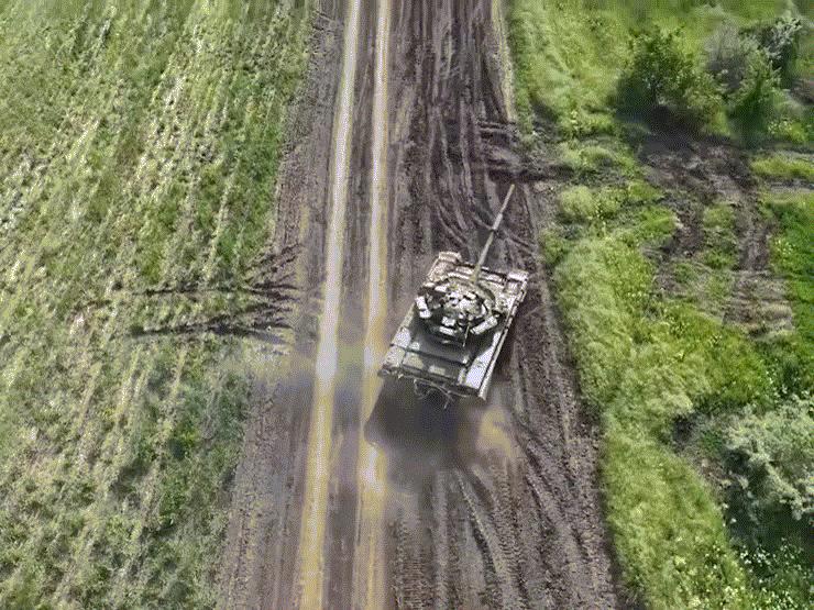 VIDEO: Lính dù Nga dội pháo 2S1 Gvozdika vào các mục tiêu Ukraine