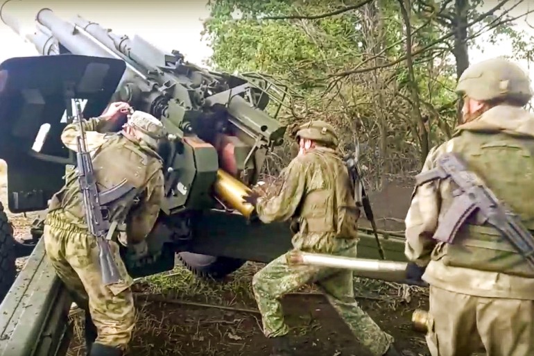 Pháo binh Nga trên chiến trường Ukraine (ảnh: CNN)