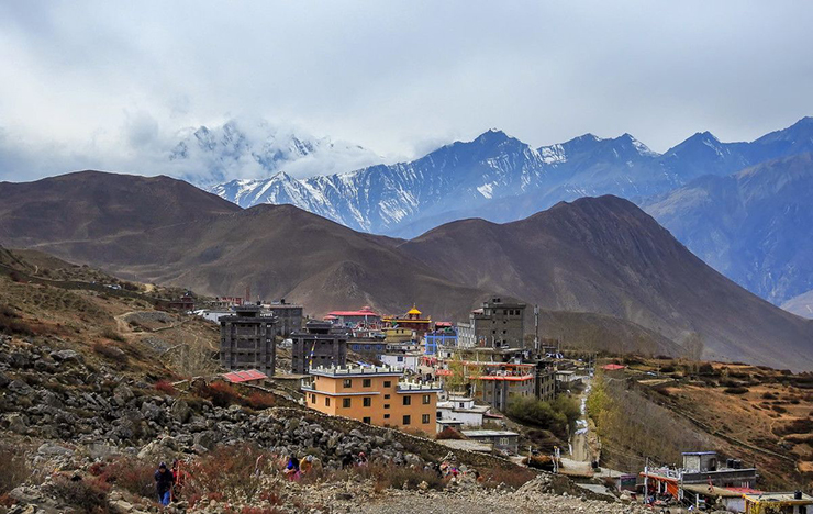 12. Kiến trúc của nơi này rất khác biệt, hầu hết làm bằng đất hoặc đá, vẻ đẹp cằn cỗi của những ngôi nhà nằm rải rác mang tới cái nhìn lạ lẫm về một vùng đất bí ẩn trong dãy Himalaya.
