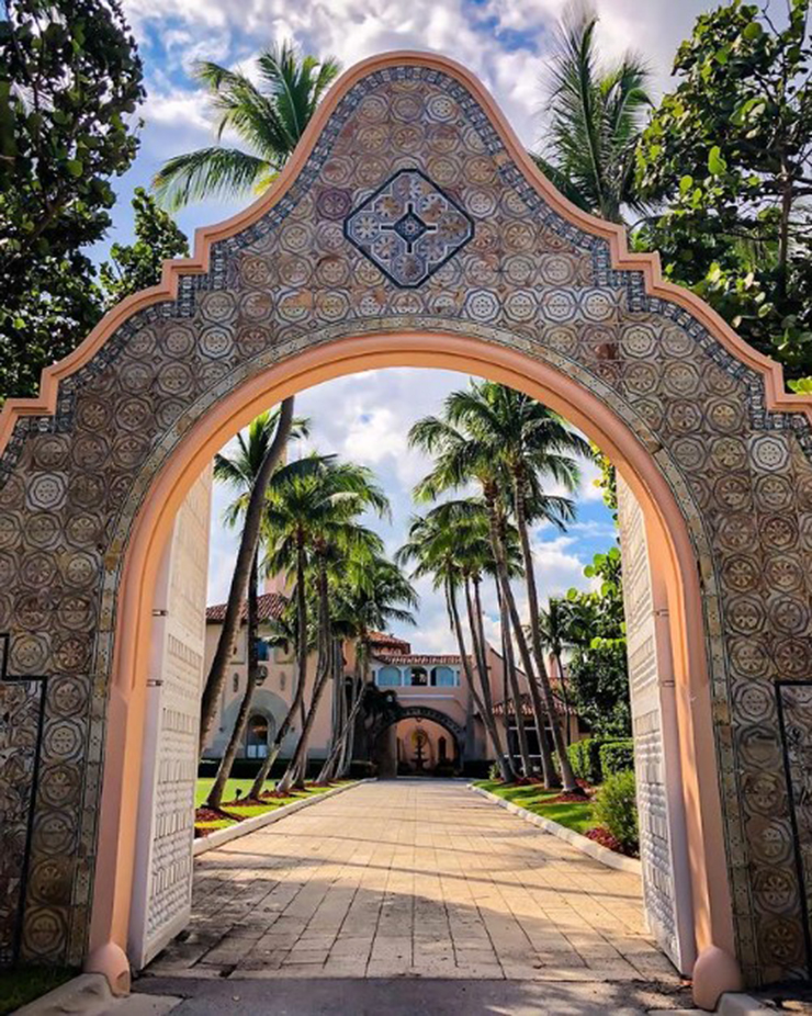 Phần lớn mọi người chỉ được ngắm nhìn Mar-a-lago ở cổng. Nguồn: The Mar-a-lago Club.
