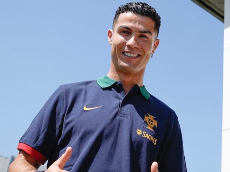 Ronaldo mơ dự EURO 2024 khi 39 tuổi, khoe giải chân sút vĩ đại nhất ĐTQG