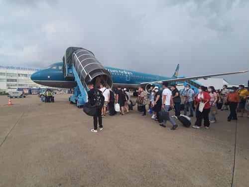 Vietnam Airlines đứng trước nguy cơ hủy niêm yết cổ phiếu vì thua lỗ 3 năm liên tiếp .Ảnh: LAM GIANG