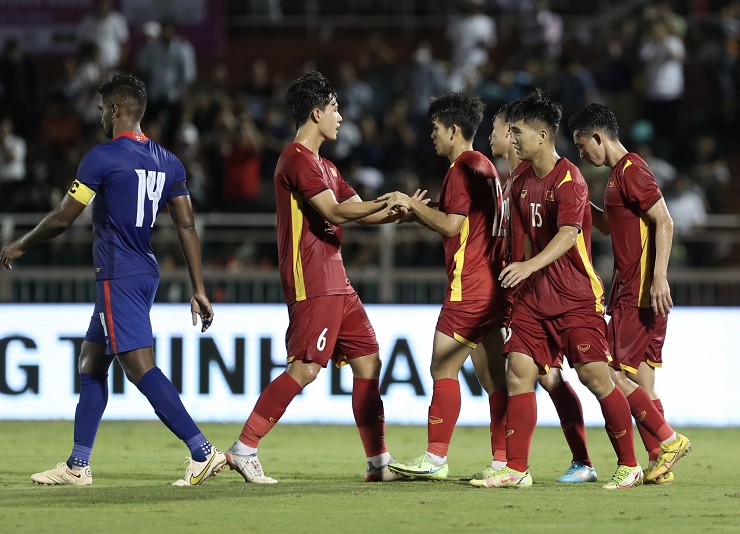 "Đội B" của ĐT Việt Nam dễ dàng đè bẹp Singapore