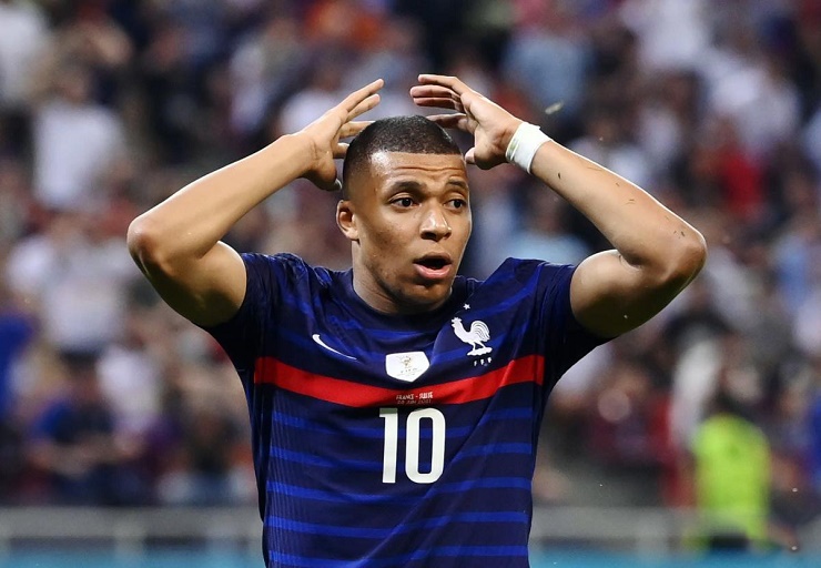 Mbappe đang là tâm điểm của cuộc tranh cãi ở ĐT Pháp