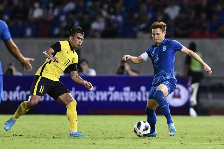 Thái Lan (áo xanh) thua Malaysi trong loạt đá luân lưu
