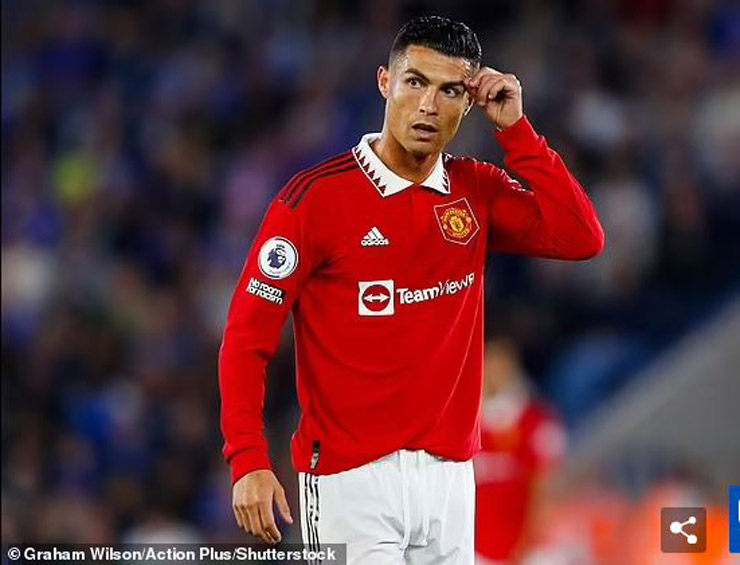 Cristiano Ronaldo hưởng lương lên đến 480.000 bảng/tuần ở sân Old Trafford dù anh đã 37 tuổi và phong độ suy giảm