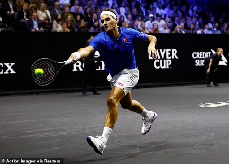 Ở tuổi 41, Federer không còn duy trì được thể trạng như thời đỉnh cao, nhưng những bước chạy của anh vẫn làm say lòng người hâm mộ&nbsp;