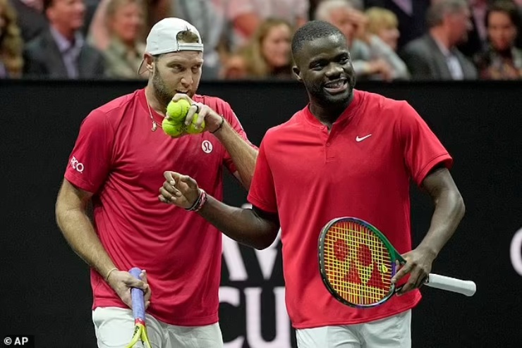 Bằng lợi thế&nbsp;sức trẻ, Jack Sock - Tiafoe xuất sắc lội ngược dòng, thắng 7-2 trong loạt tie-break set 2 trước khi thắng nốt set 3 với tỷ số 11-9