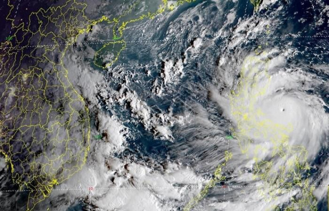 Siêu bão Noru đang áp sát Biển Đông. Ảnh: NCHMF