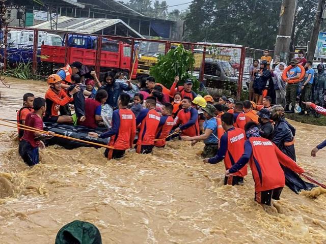 Siêu bão mạnh nhất năm đổ bộ Philippines: Cảnh tan hoang như trúng bom