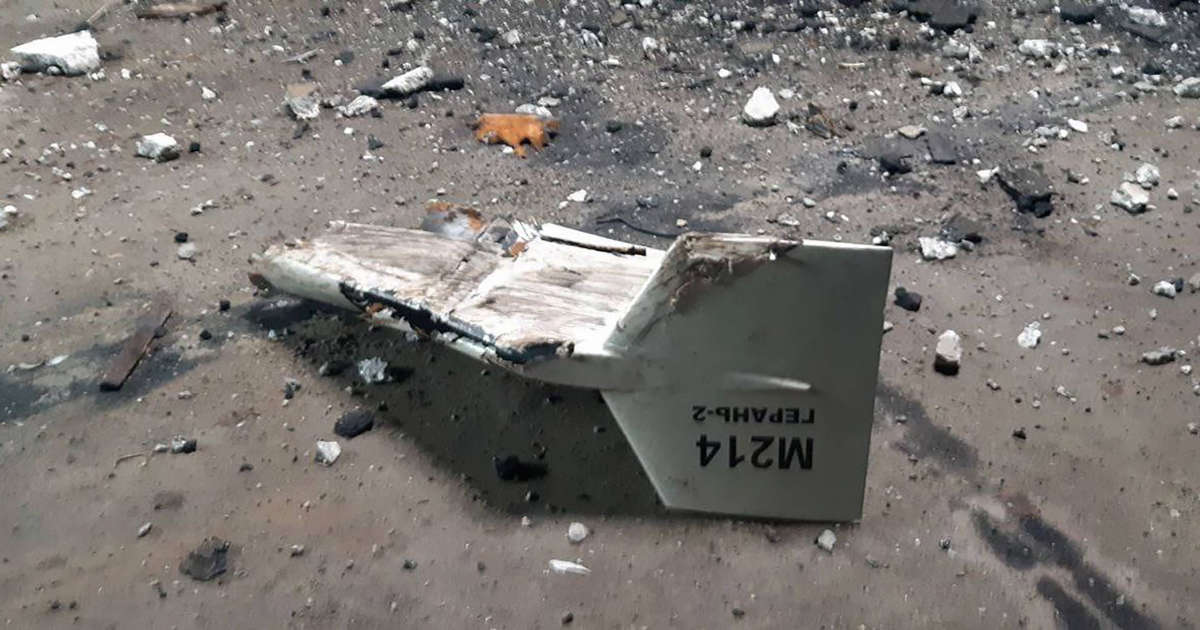 Hình ảnh do quân đội Ukraine công bố cho thấy mảnh vỡ UAV mà họ cho là Shahed-136 do Iran sản xuất&nbsp;(ảnh: RT)