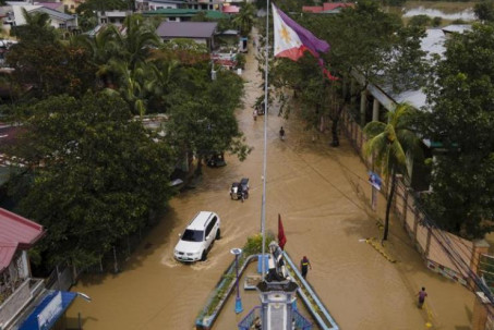 Bão Noru quét qua đảo chính Luzon, Tổng thống Philippines nói điều "may mắn"