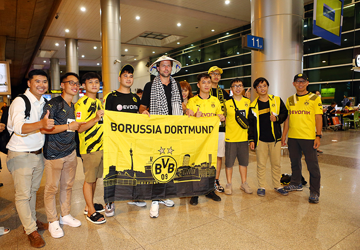 CLB Dortmund đến TP.HCM &#8220;gây quỹ&#8221;