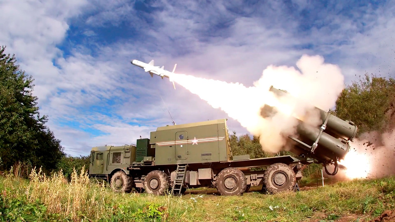 Tên lửa Kh-35 được khai hỏa từ hệ thống phòng thủ ven bờ Bal.