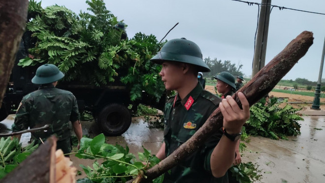 Bão chưa vào, đảo Lý Sơn đã có mưa to và gió giật cấp 8 - 3