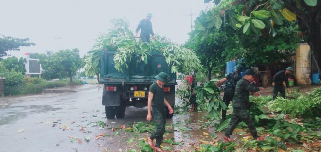 Bão chưa vào, đảo Lý Sơn đã có mưa to và gió giật cấp 8 - 6