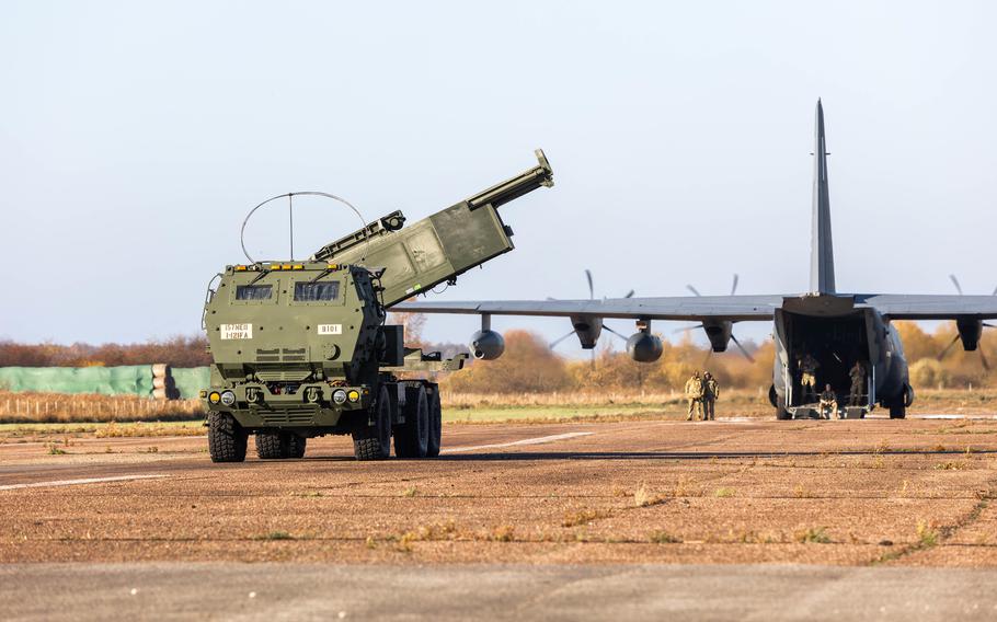 Pháo phản lực tầm xa HIMARS tham gia một cuộc tập trận ở Latvia năm 2021.