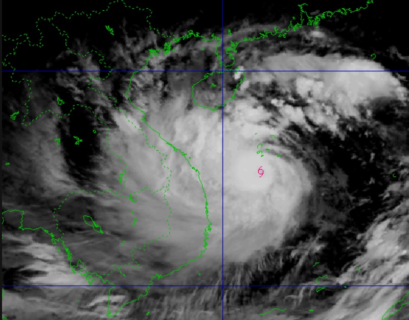 Bão số 4 Noru: Gió rít mạnh khủng khiếp, dân thấp thỏm không dám ngủ - 38