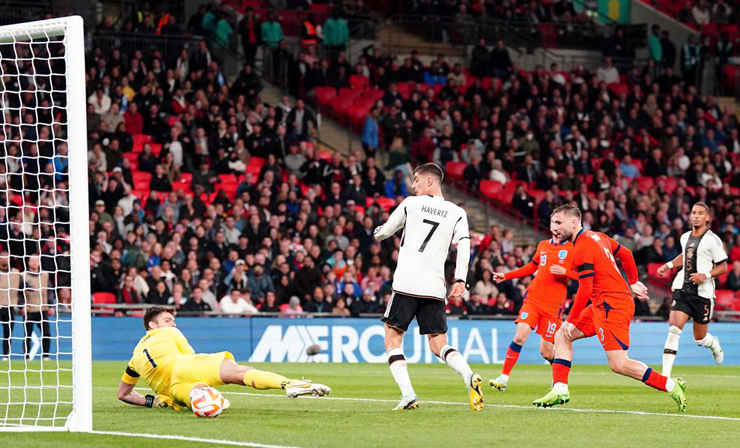 ĐT Anh hòa Đức 3-3: Sao Man City gặp họa, Pep và fan lo sốt vó đấu MU - 1