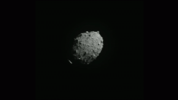 NASA: Khoảnh khắc cuối cùng tàu DART đâm sầm vào tiểu hành tinh - 1