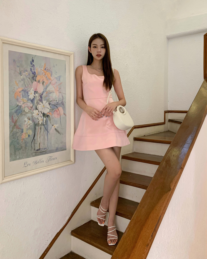 Nga Wendy, Phí Phương Anh, TyhD Thùy Dương khoe eo nuột trong BST Thu 2022 của nhà Gigi - 5