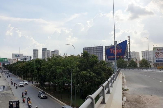 Cầu vượt Nguyễn Hữu Cảnh cấm phương tiện lớn lưu thông sau sự cố.