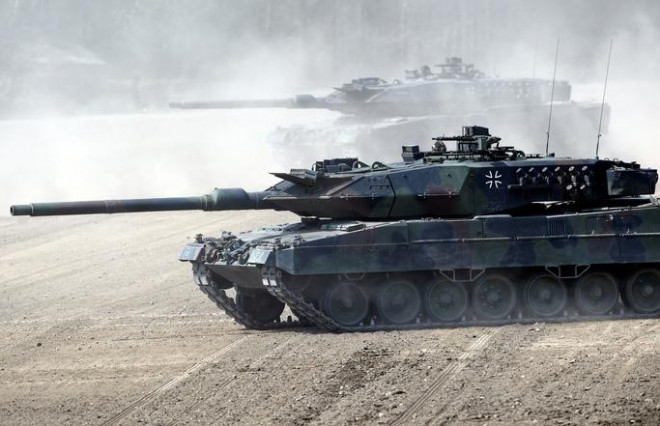 Những chiếc xe tăng Leopard. Ảnh: Reuters