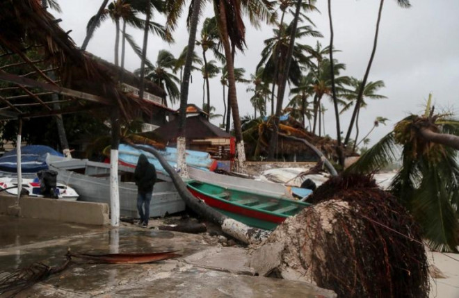 Khung ảnh hoang tàn tại Punta Cana, Cộng hòa Dominica, hôm 19/9 sau khi bão Fiona quét qua. Ảnh AP.&nbsp;