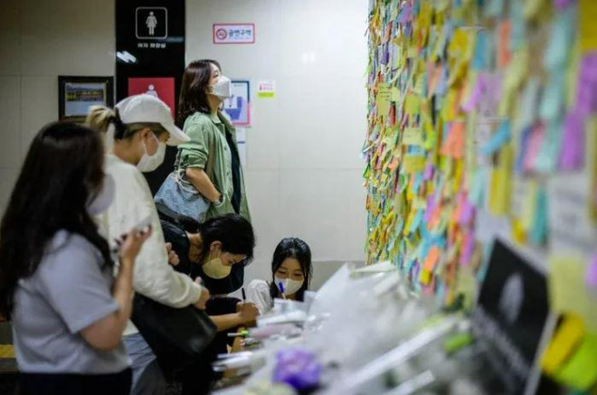 Phụ nữ Hàn Quốc đổ xô mua súng bắn điện sau vụ cô gái bị sát hại trong toilet công cộng - 3