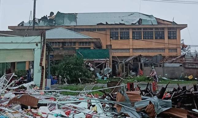 Cơn lốc xảy ra chiều 27/9 tại thị trấn Cửa Việt.