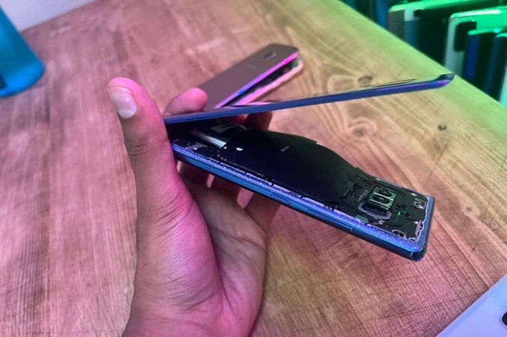 Điện thoại Samsung gặp sự cố pin phồng - 3