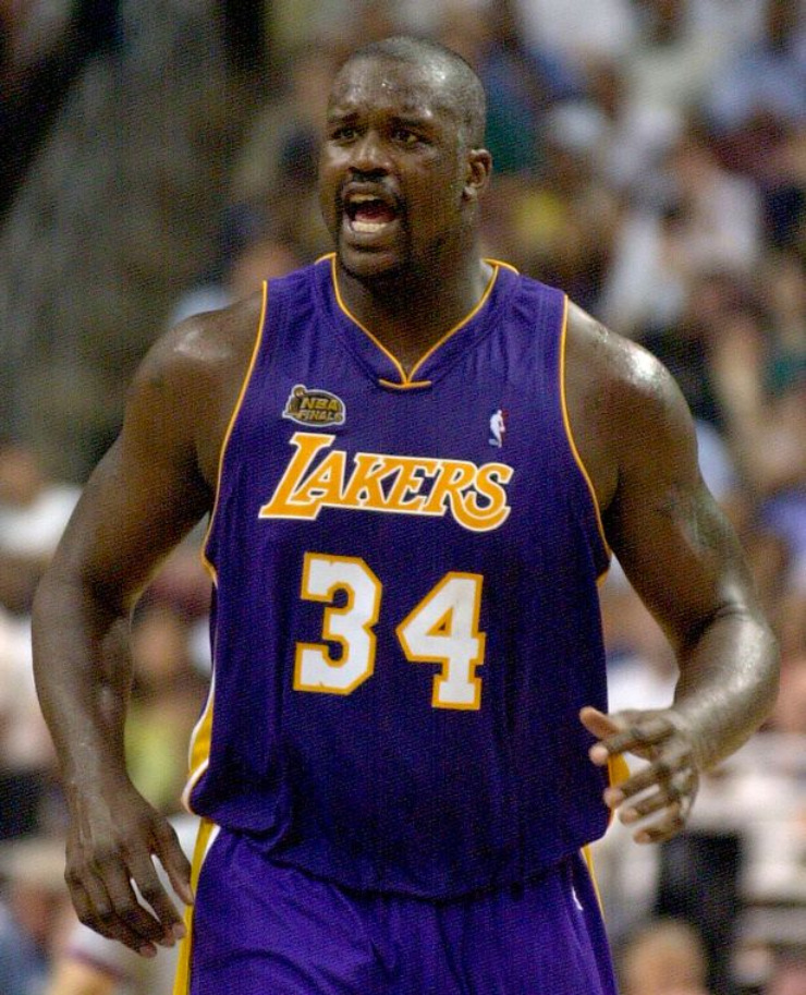 Shaquille O'Neal (bóng rổ). Sự nghiệp của huyền thoại bóng rổ Shaquille O'Neal kéo dài 19 năm, anh chơi cho 6 CLB khác nhau và nghỉ hưu ở tuổi 39. Số tài sản ròng của Shaquille O'Neal lên tới hơn 300 triệu USD.