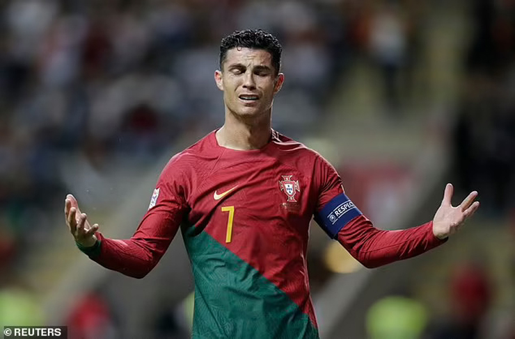 Bản thân Ronaldo cũng không hài lòng với chính mình vì bỏ lỡ cơ hội